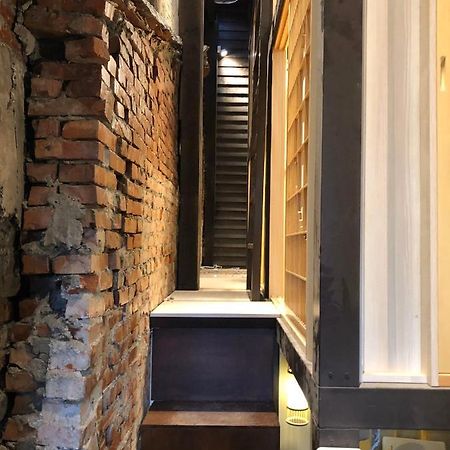 台甕茶室青年旅館 Tai-Wong Tatami Room Hostel Тайнань Екстер'єр фото