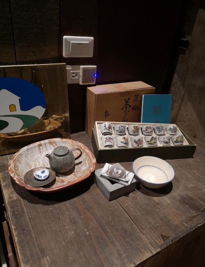台甕茶室青年旅館 Tai-Wong Tatami Room Hostel Тайнань Екстер'єр фото