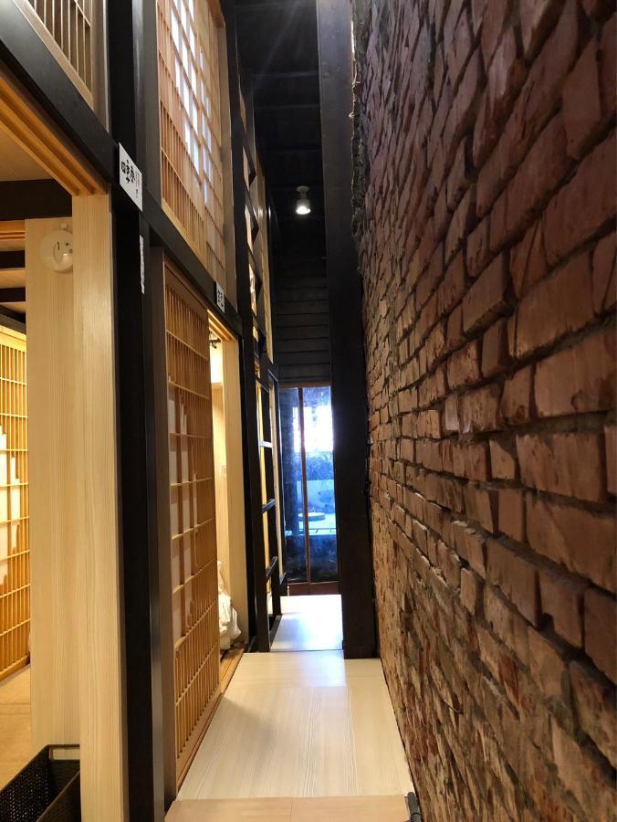 台甕茶室青年旅館 Tai-Wong Tatami Room Hostel Тайнань Екстер'єр фото