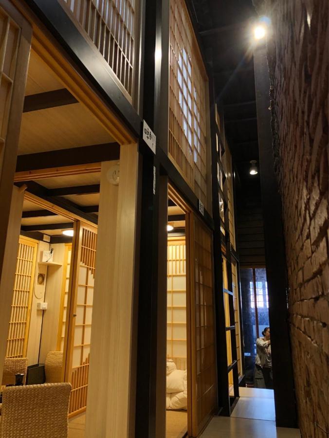台甕茶室青年旅館 Tai-Wong Tatami Room Hostel Тайнань Екстер'єр фото