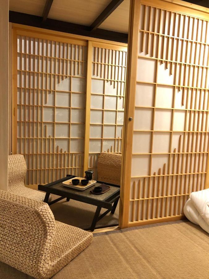 台甕茶室青年旅館 Tai-Wong Tatami Room Hostel Тайнань Екстер'єр фото