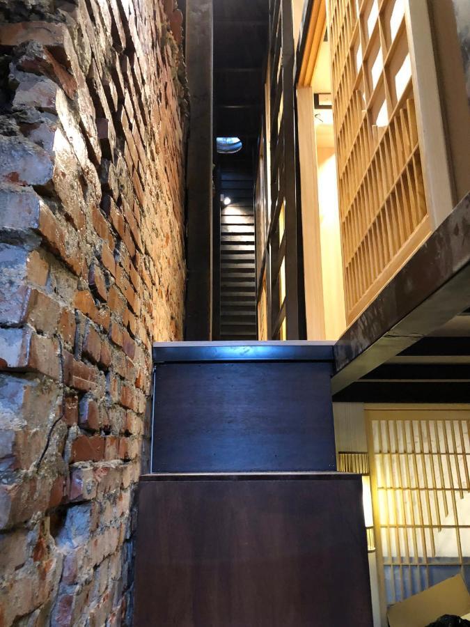 台甕茶室青年旅館 Tai-Wong Tatami Room Hostel Тайнань Екстер'єр фото