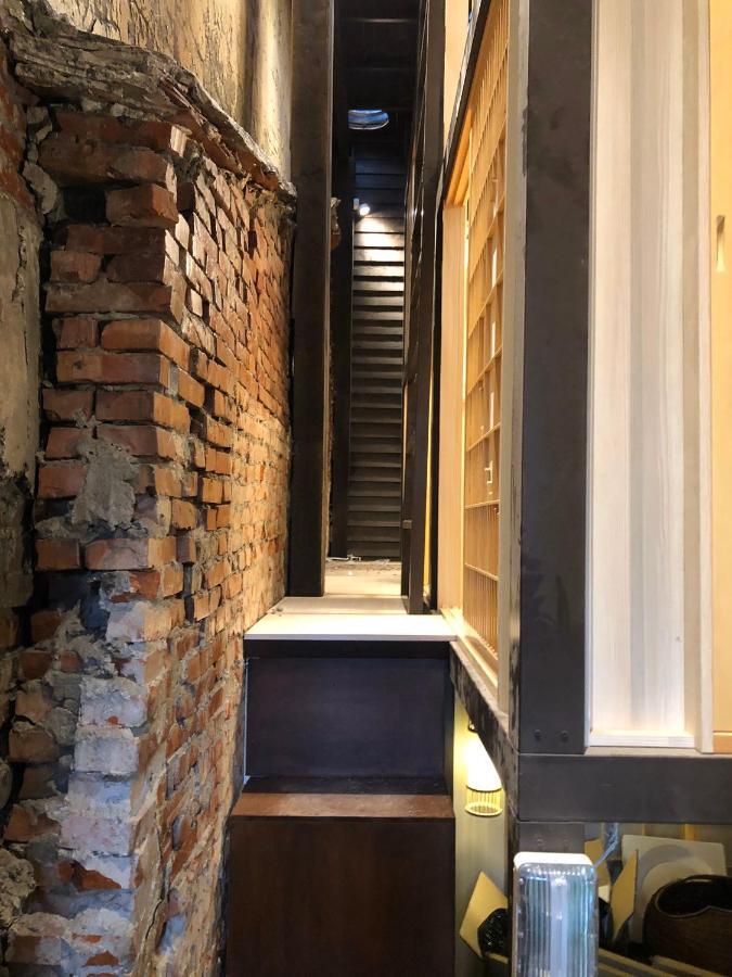 台甕茶室青年旅館 Tai-Wong Tatami Room Hostel Тайнань Екстер'єр фото