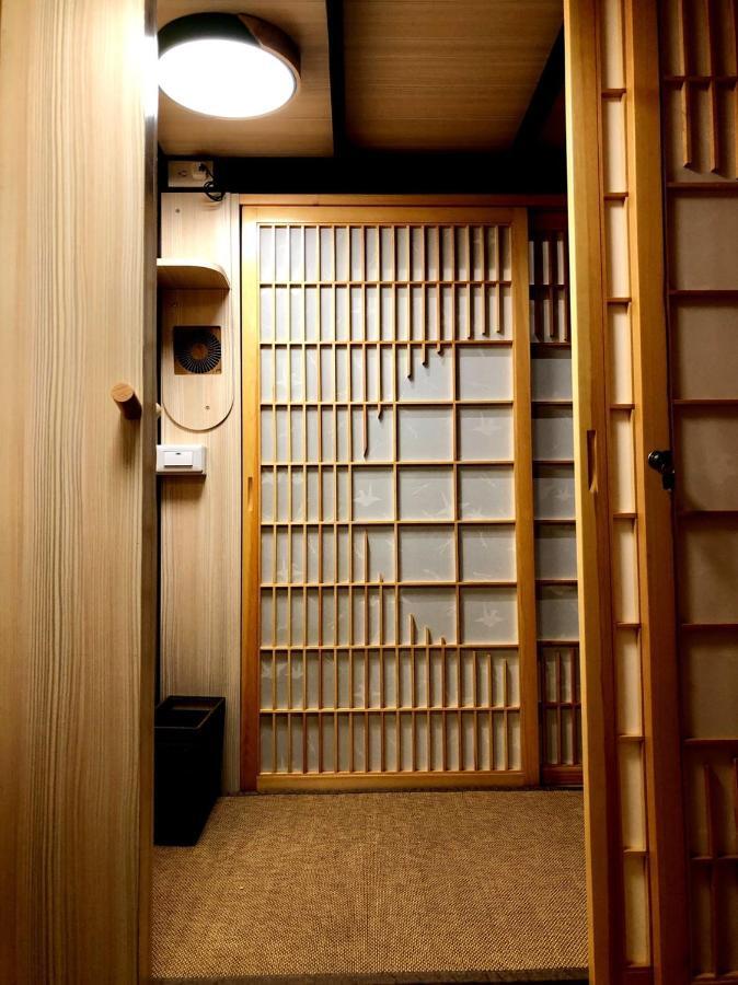 台甕茶室青年旅館 Tai-Wong Tatami Room Hostel Тайнань Екстер'єр фото
