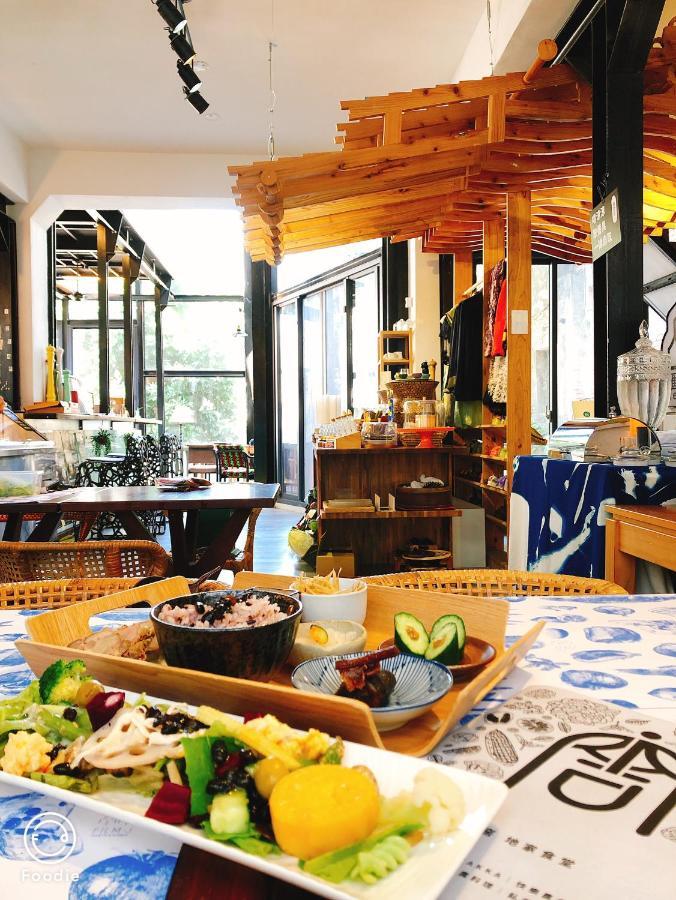 台甕茶室青年旅館 Tai-Wong Tatami Room Hostel Тайнань Екстер'єр фото