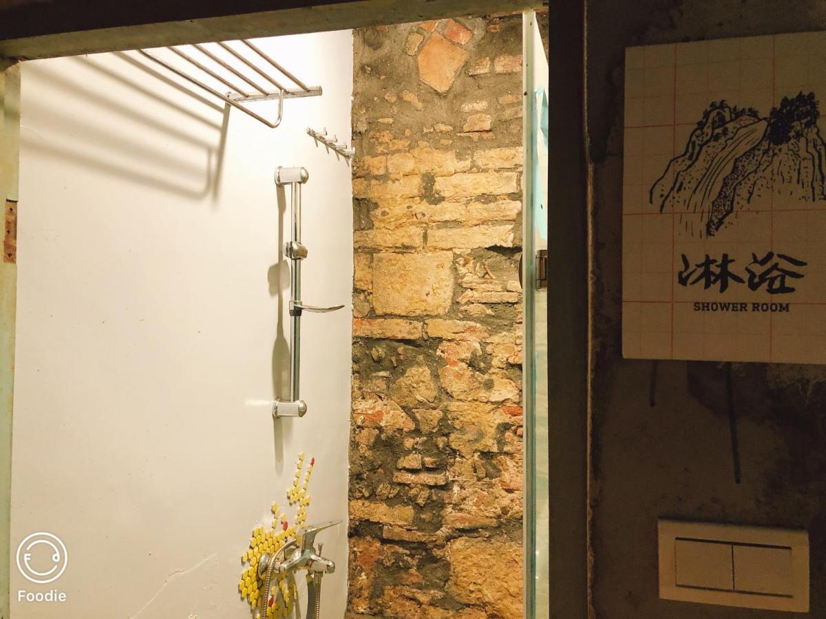 台甕茶室青年旅館 Tai-Wong Tatami Room Hostel Тайнань Екстер'єр фото
